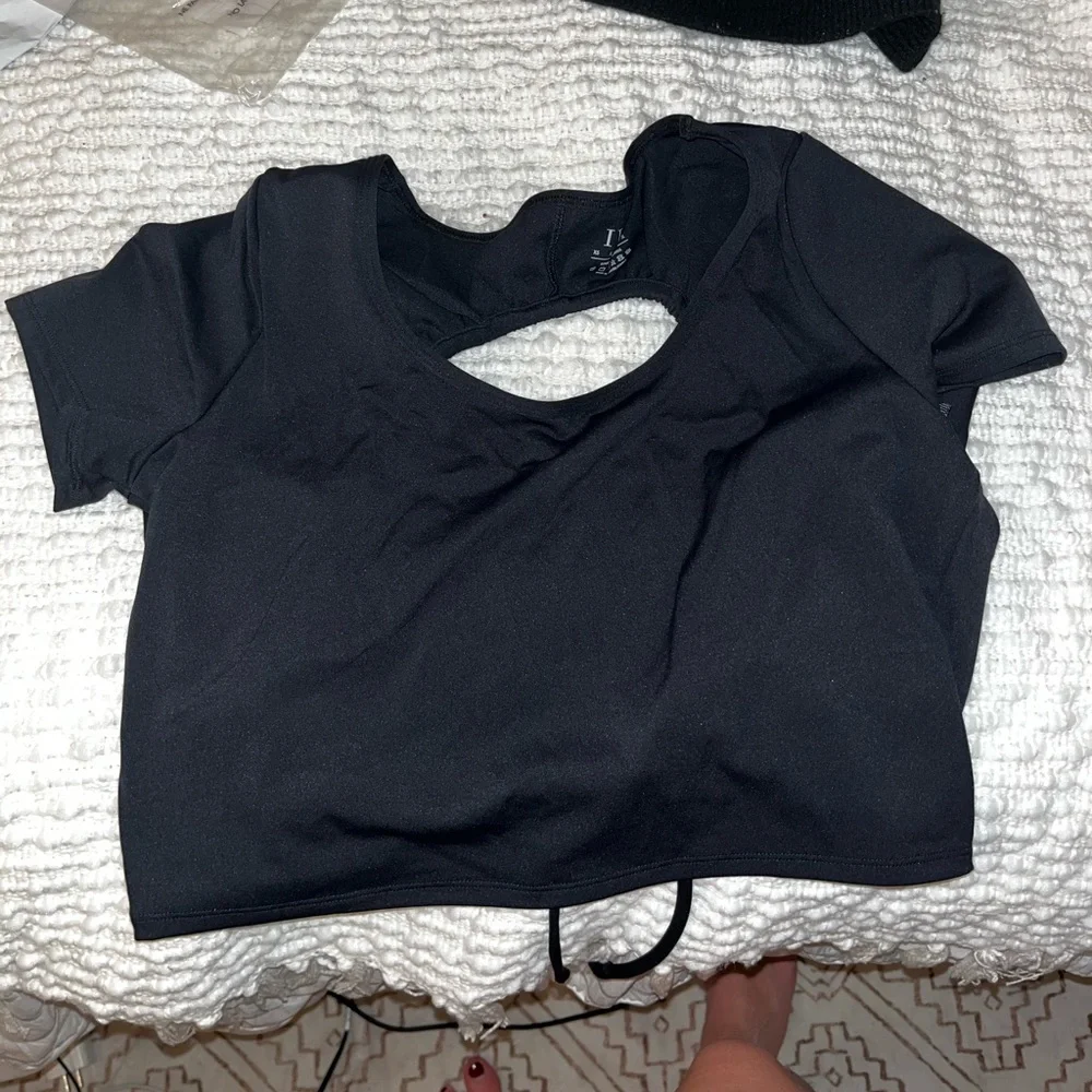Workout Top - Picture 2 of 3